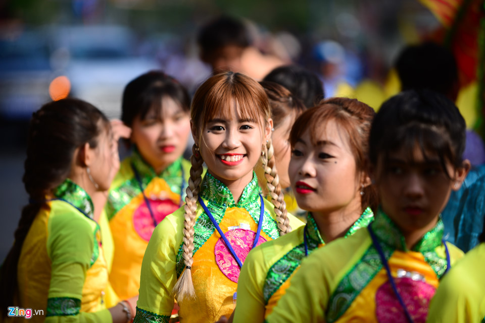 Hội Tết Nguyên tiêu rầm rộ trên đường phố Sài Gòn